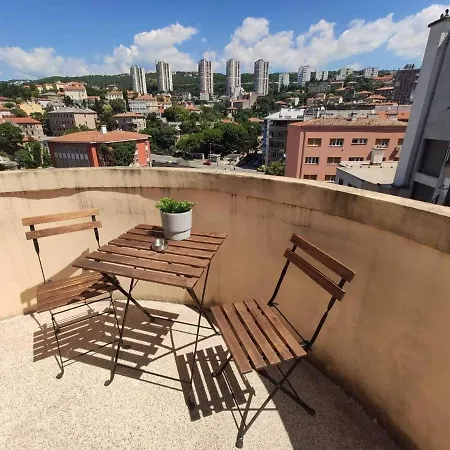 Appartement E55 *